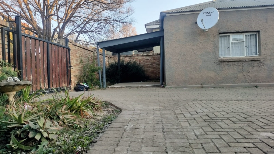 4 Bedroom Property for Sale in Ladybrand Free State
